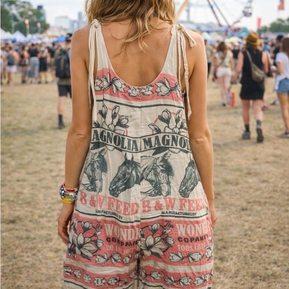 Vintage Sack Magnolia Horse Graphic Jumpsuit -One Size -P2P 21’ -NWOT - Picture 2 of 2